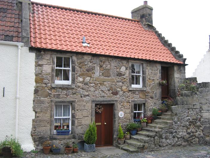 PrettyFalklandHouse1.jpg