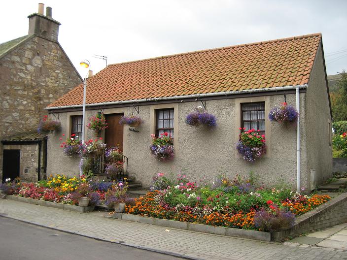 PrettyFalklandHouse2.jpg